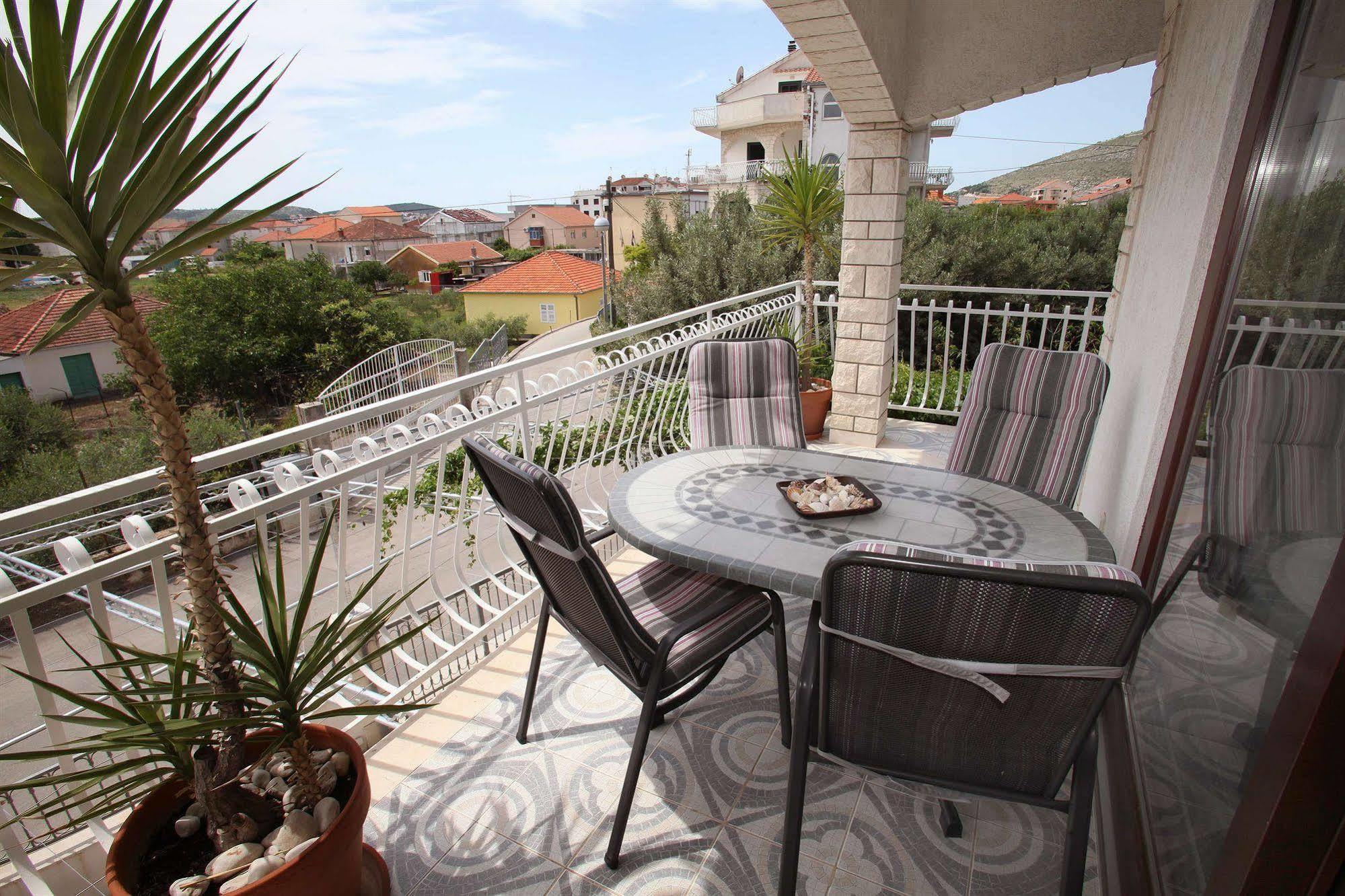 Apartments Hrabar Trogir Exterior photo